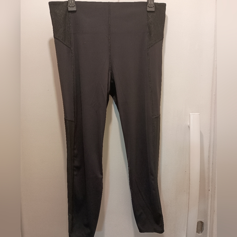 Athleta Stay Fly Reflective Leggings. Size 7/8